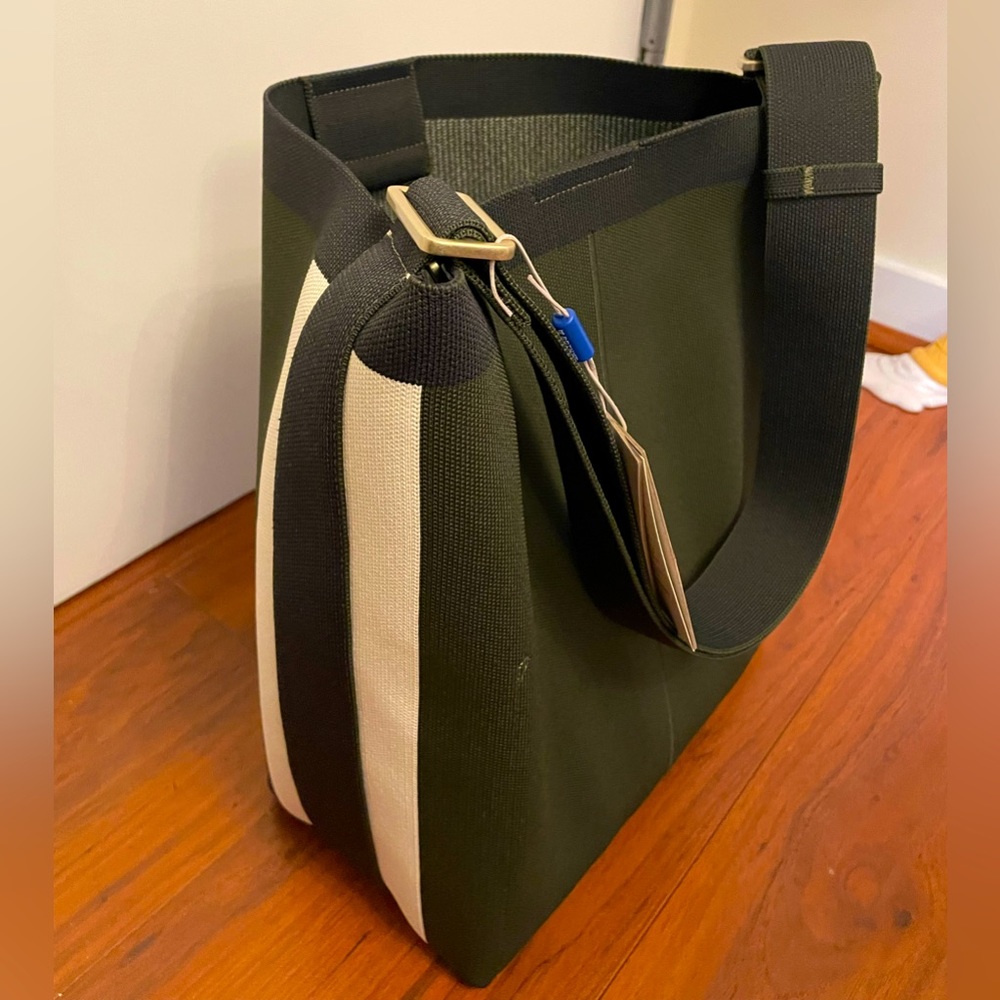 BNWT Rothy’s Deep Forest Bucket Bag